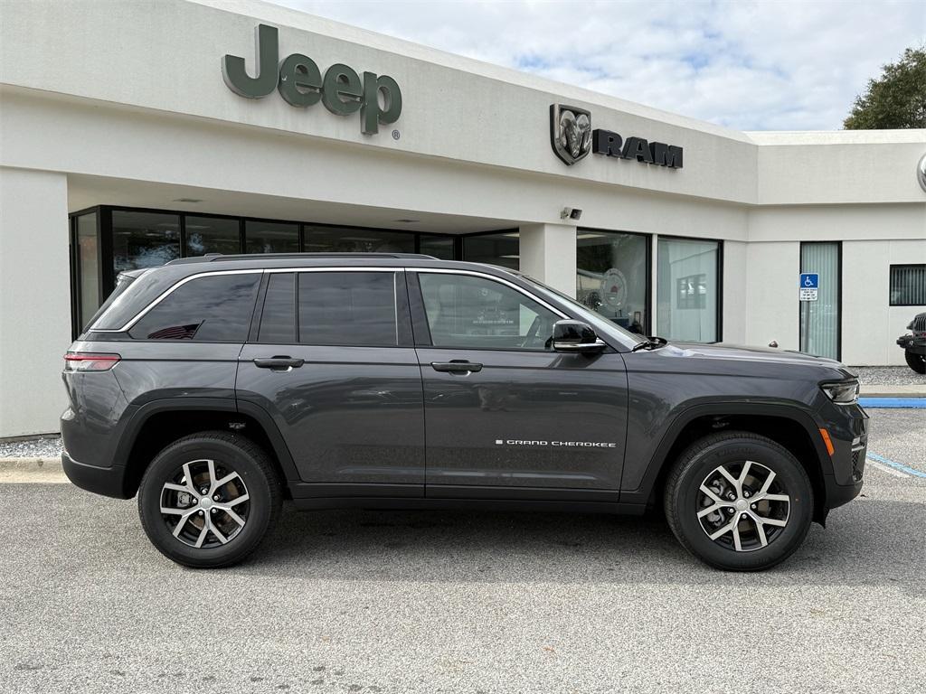 new 2025 Jeep Grand Cherokee car, priced at $37,583