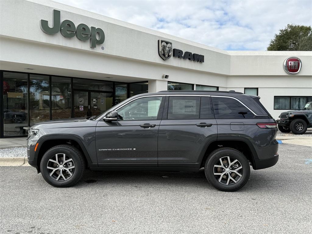 new 2025 Jeep Grand Cherokee car, priced at $37,583