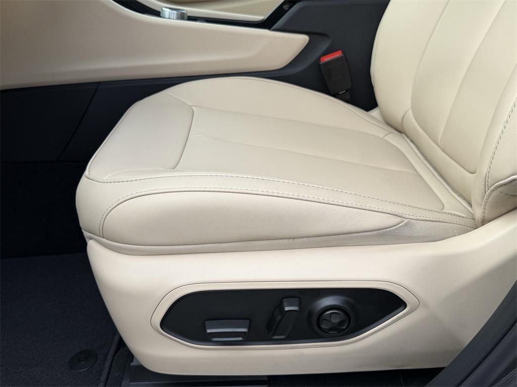 new 2025 Jeep Grand Cherokee car, priced at $37,583