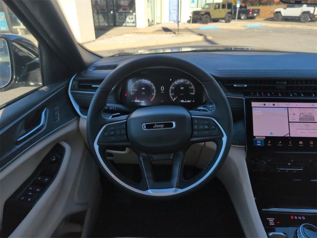 new 2025 Jeep Grand Cherokee car, priced at $39,902