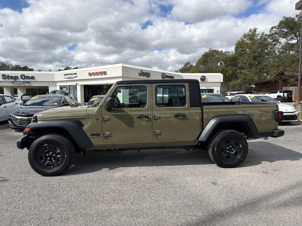 new 2026 Jeep Gladiator car, priced at $42,654