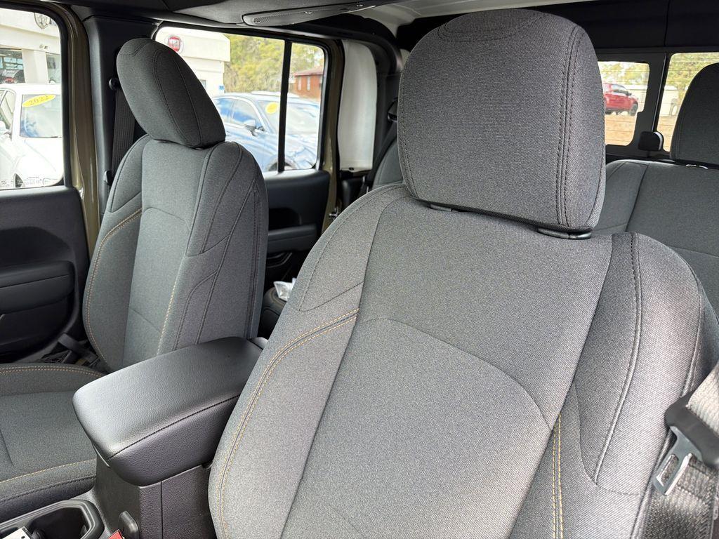 new 2026 Jeep Gladiator car, priced at $42,654