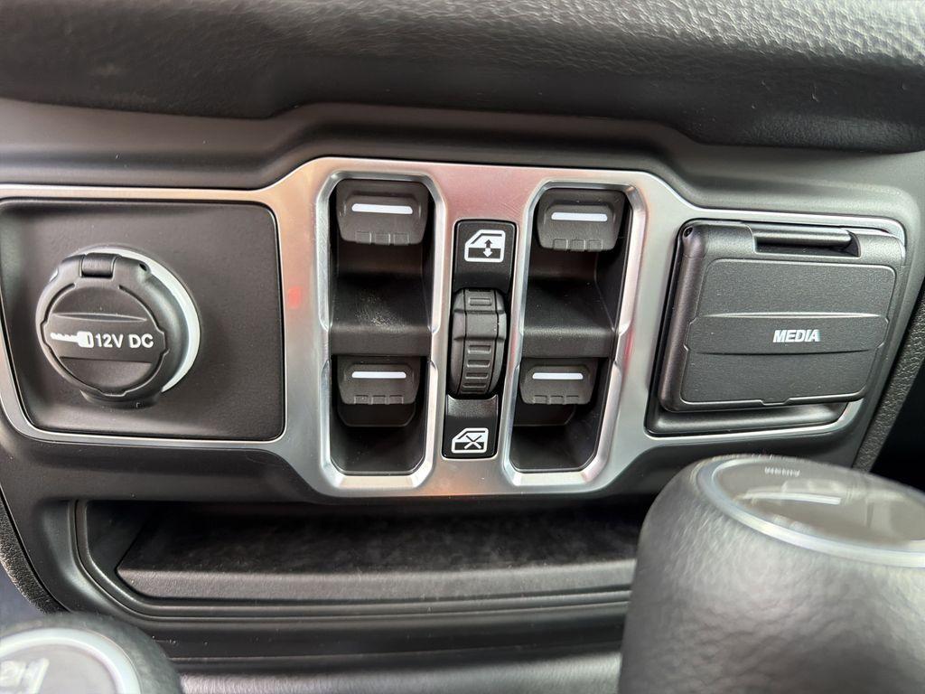 new 2026 Jeep Gladiator car, priced at $42,654