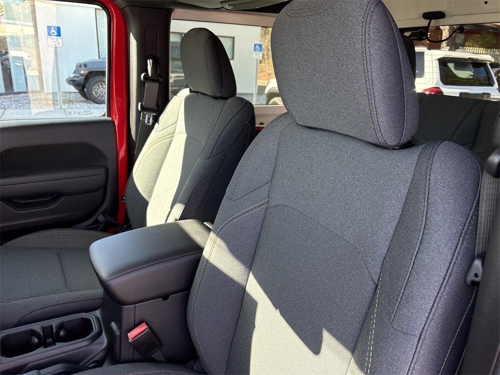 new 2026 Jeep Wrangler car, priced at $39,421