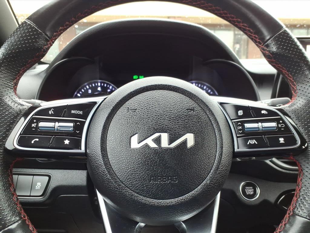 2023 Snow White Pearl Kia Forte