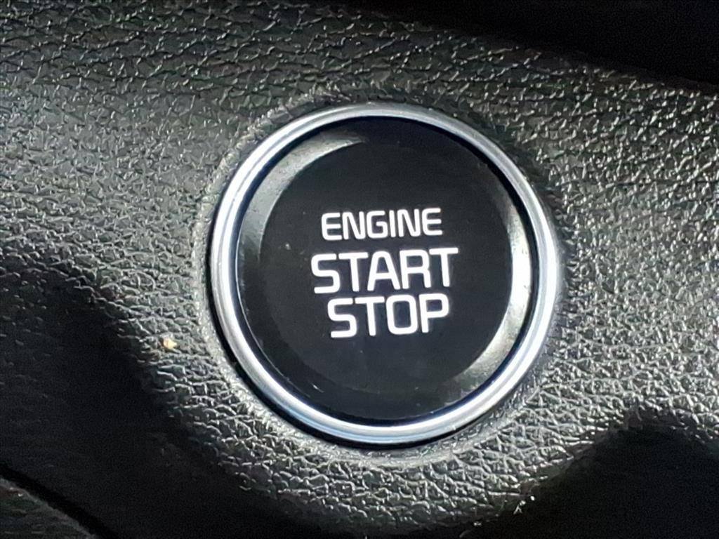 2023 Snow White Pearl Kia Forte