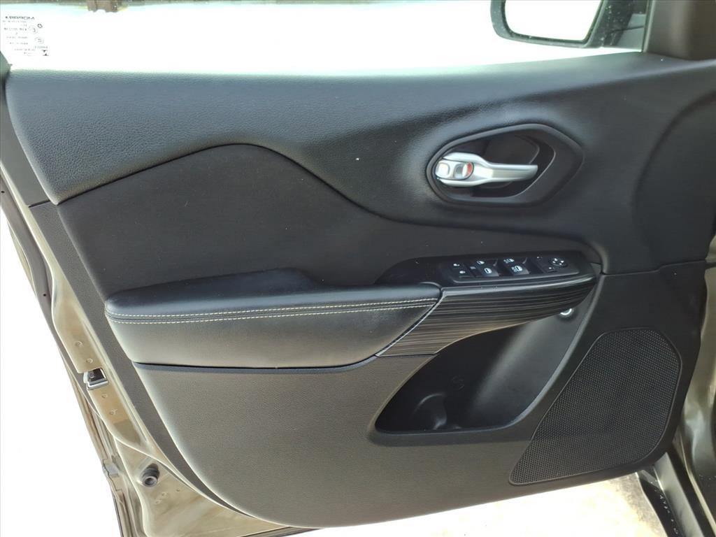 used 2014 Jeep Cherokee car, priced at $6,898