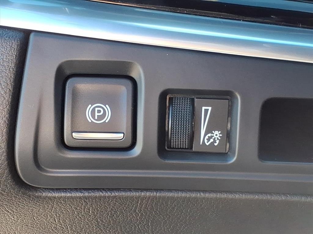 used 2024 Cadillac XT6 car, priced at $39,998