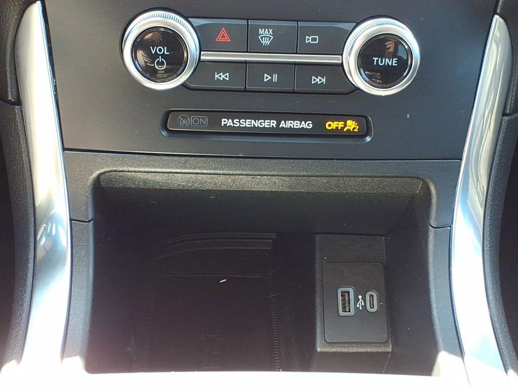 used 2024 Ford Edge car, priced at $29,888