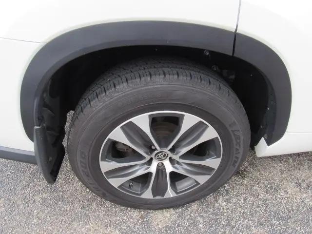 used 2021 Toyota Highlander car, priced at $26,900