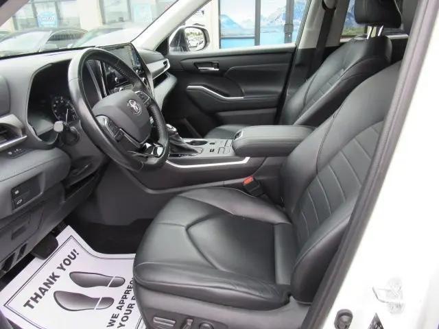 used 2021 Toyota Highlander car, priced at $26,900
