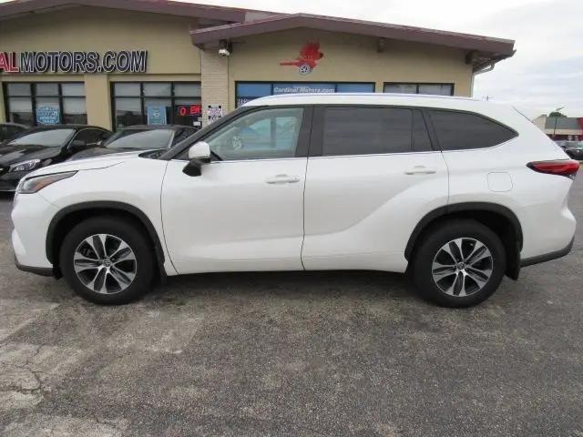 used 2021 Toyota Highlander car, priced at $26,900