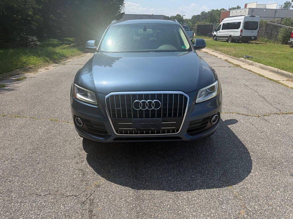 Audi Q5 view 11
