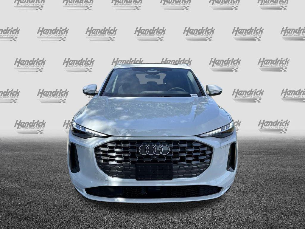 Audi Q5 view 3