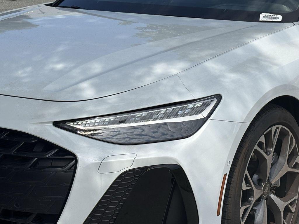 Audi A6 view 6