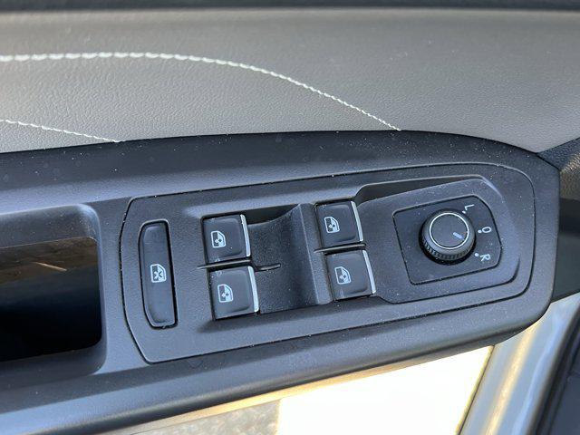 used 2023 Volkswagen Atlas car, priced at $30,999