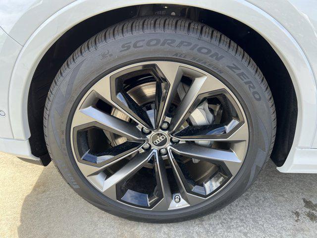 new 2026 Audi Q7 car, priced at $75,030