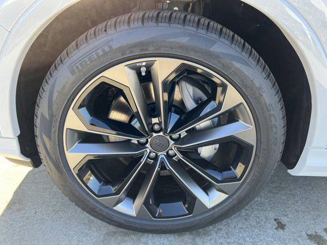 new 2026 Audi Q7 car, priced at $75,946