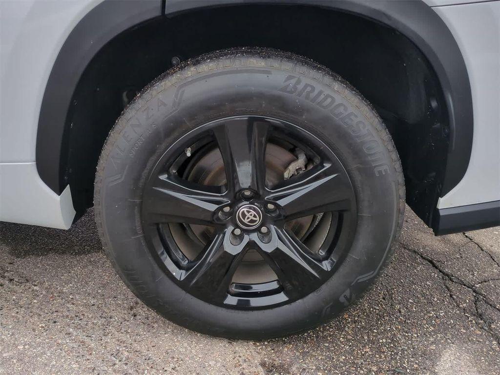 used 2023 Toyota Highlander Hybrid car, priced at $31,900