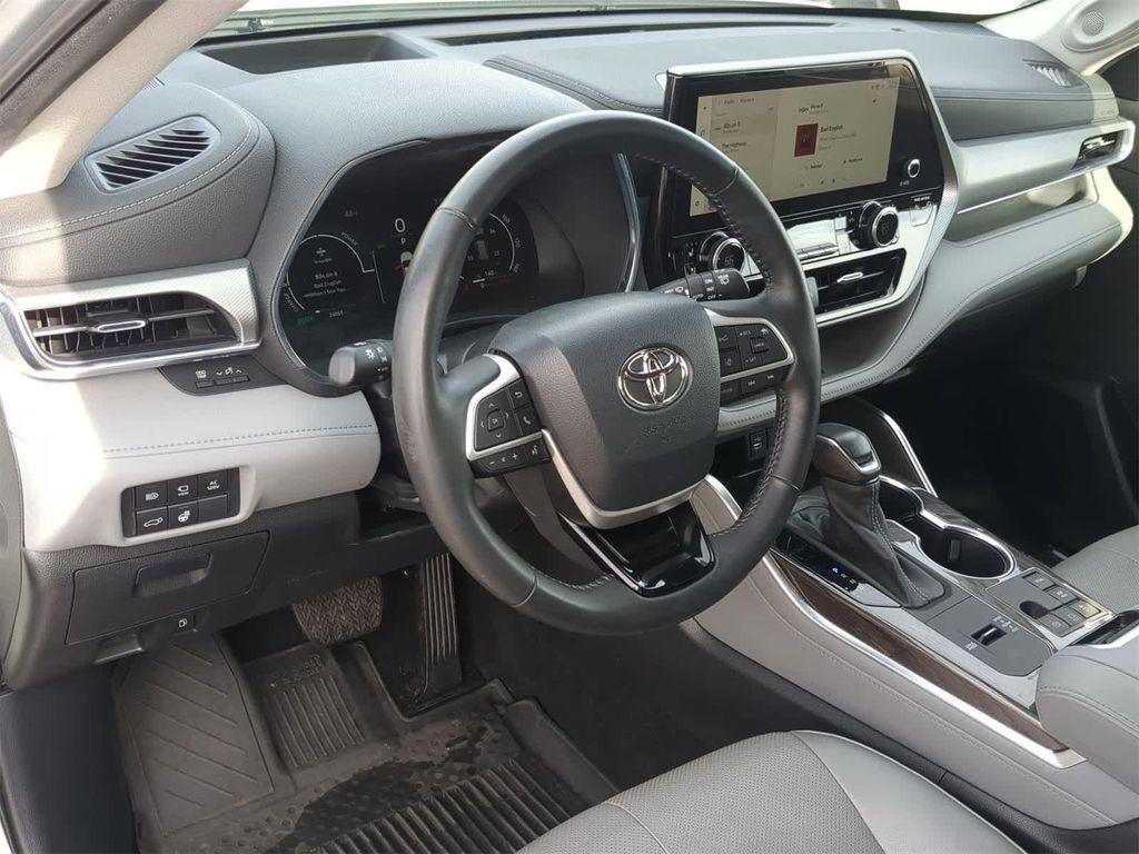 used 2023 Toyota Highlander Hybrid car, priced at $47,713
