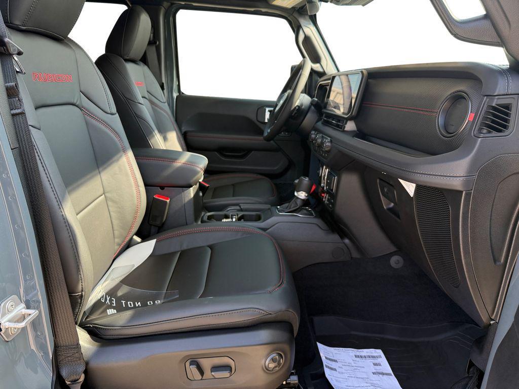 new 2025 Jeep Wrangler car, priced at $60,085