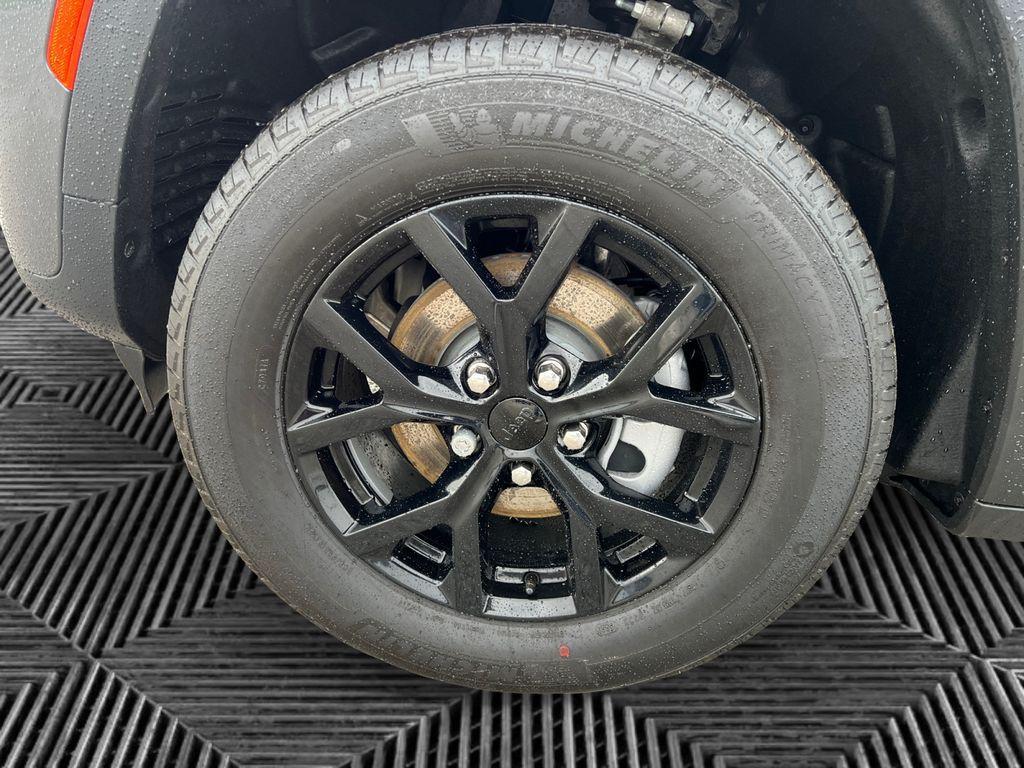 new 2026 Jeep Grand Cherokee car, priced at $40,250