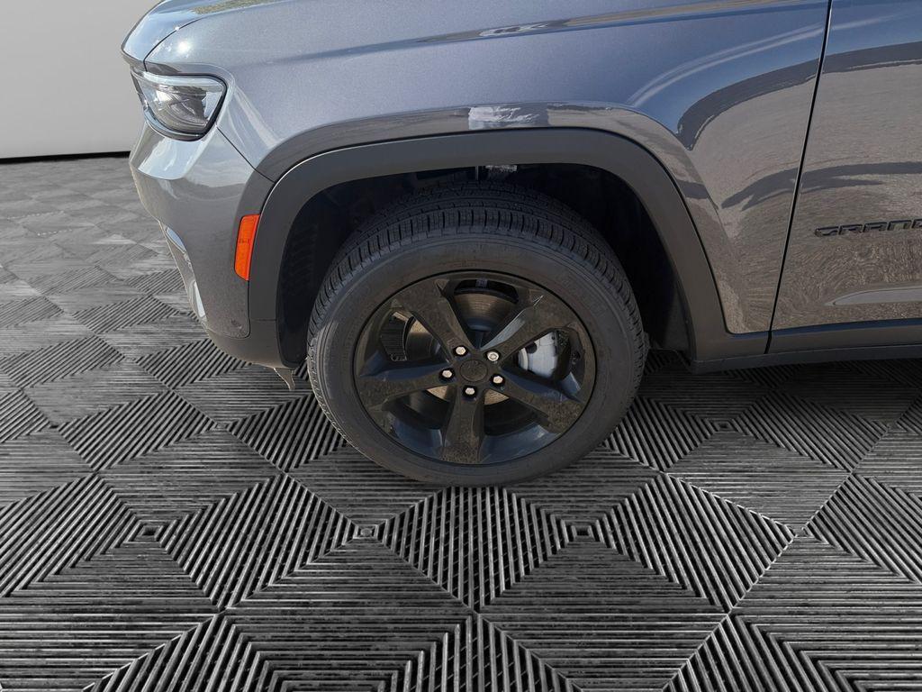 new 2025 Jeep Grand Cherokee car, priced at $49,959