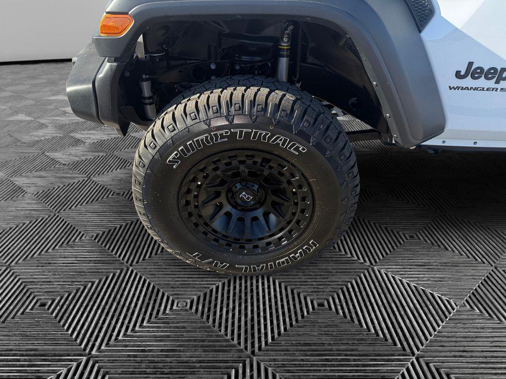 new 2025 Jeep Wrangler car, priced at $45,659