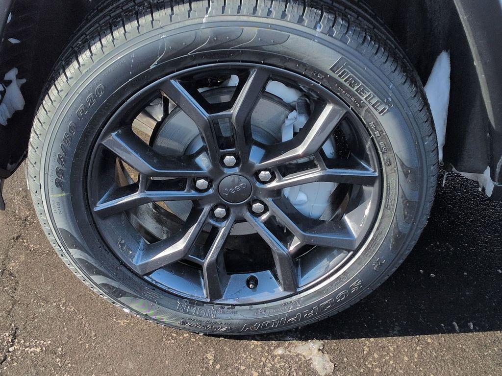 new 2025 Jeep Grand Cherokee car, priced at $49,390