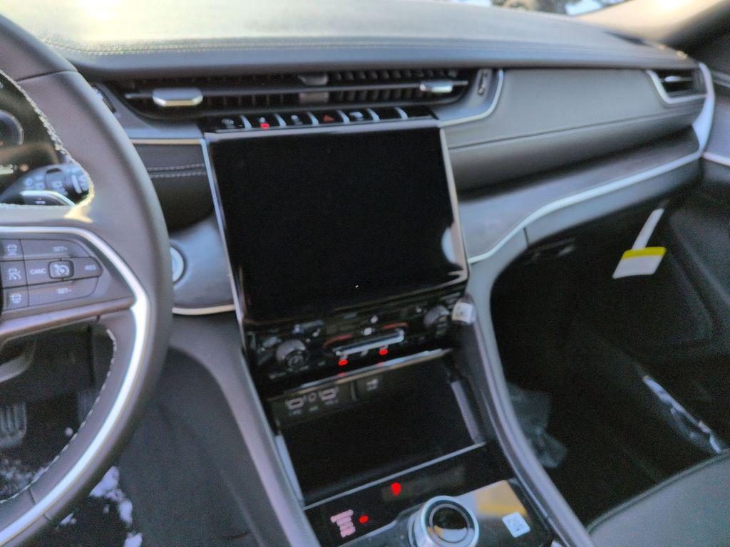 new 2025 Jeep Grand Cherokee car, priced at $49,390