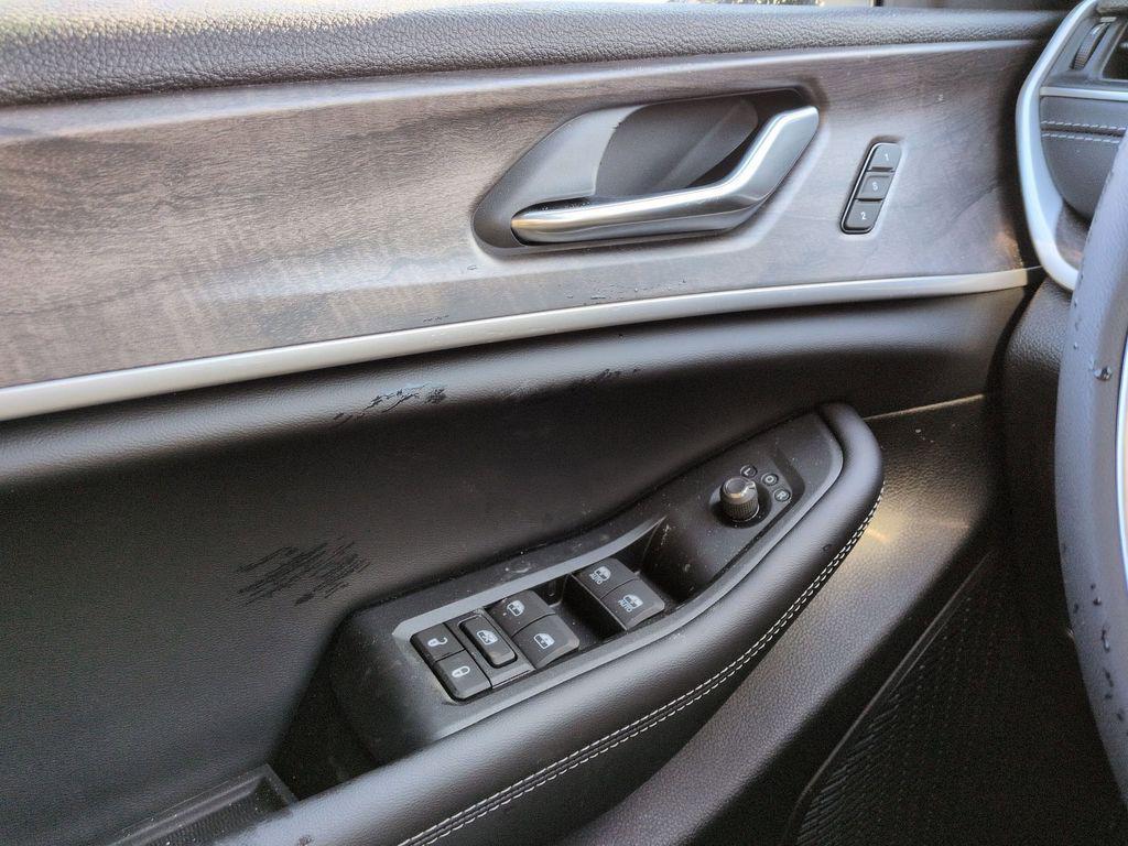 new 2025 Jeep Grand Cherokee car, priced at $49,390