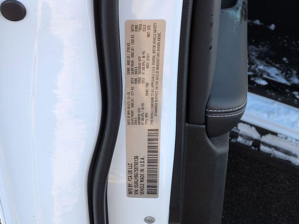 new 2025 Jeep Grand Cherokee car, priced at $49,390