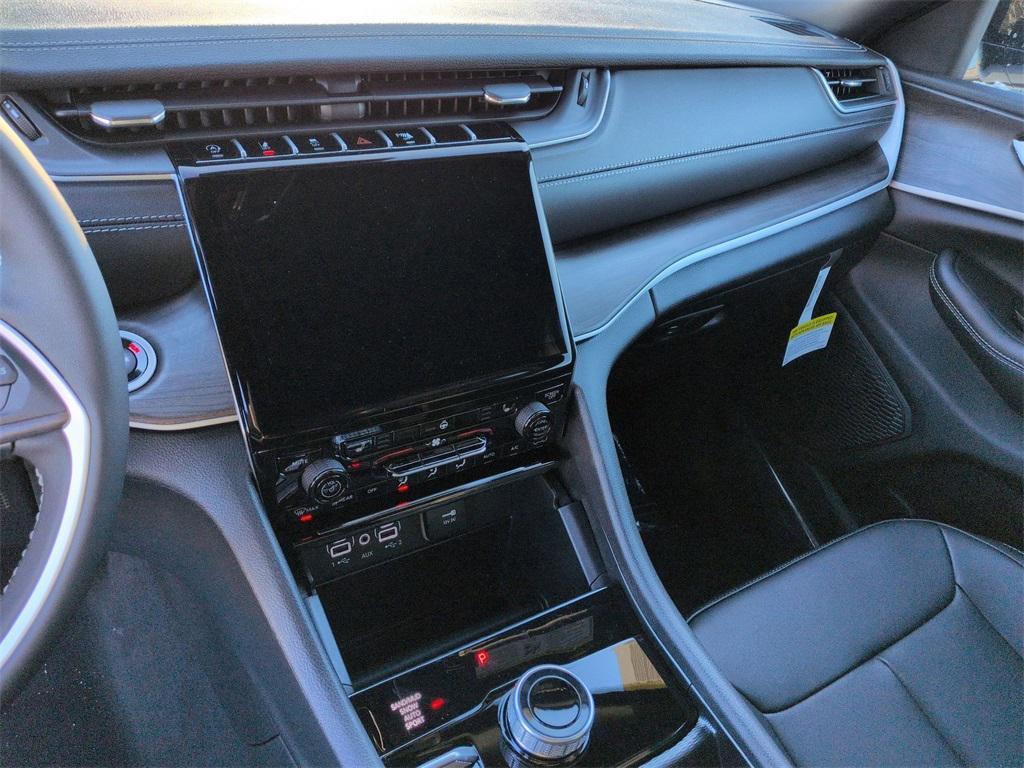 new 2025 Jeep Grand Cherokee car, priced at $47,875