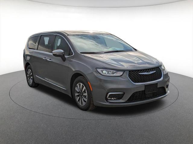 new 2023 Chrysler Pacifica Hybrid car