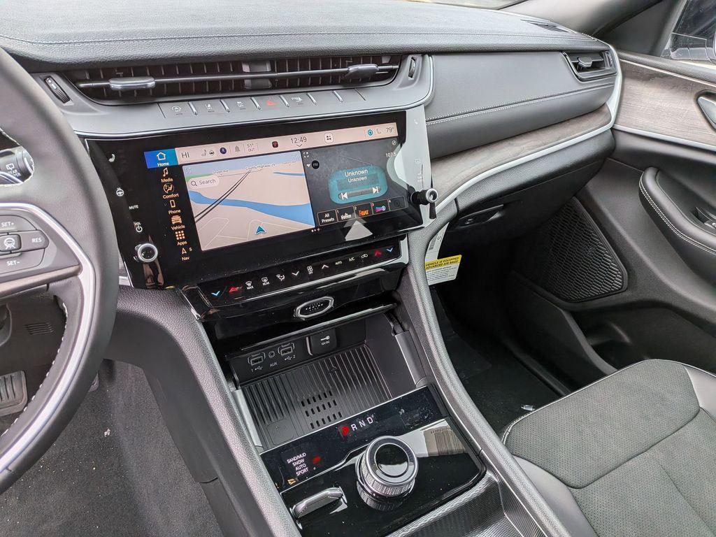 new 2026 Jeep Grand Cherokee car, priced at $47,075