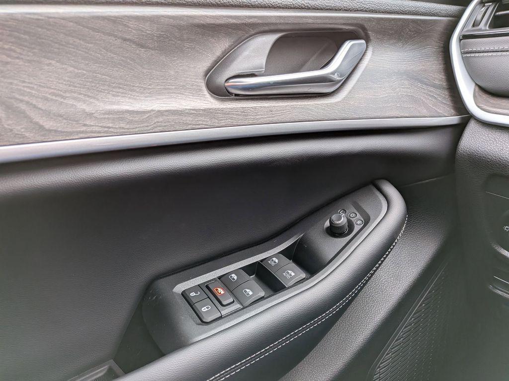 new 2026 Jeep Grand Cherokee car, priced at $47,075