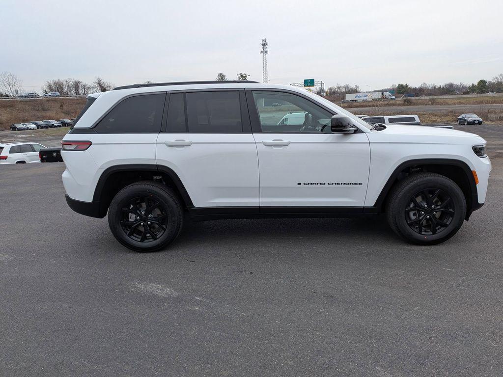new 2026 Jeep Grand Cherokee car, priced at $47,075