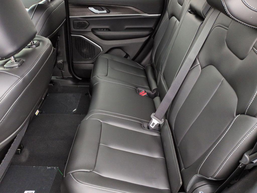 new 2026 Jeep Grand Cherokee car, priced at $49,805