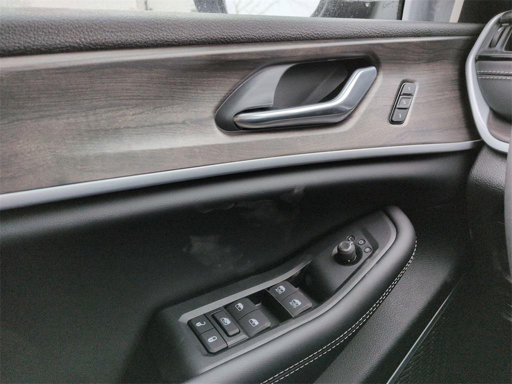 new 2026 Jeep Grand Cherokee car, priced at $49,805