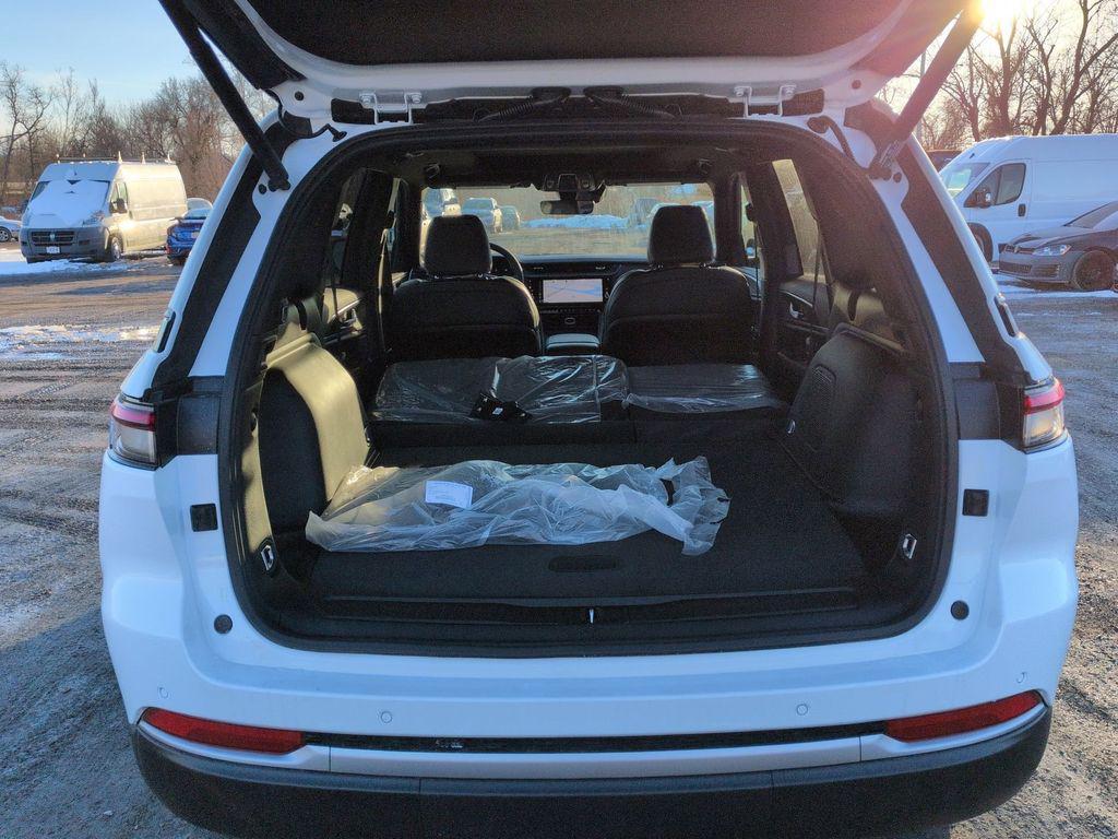 new 2026 Jeep Grand Cherokee car, priced at $48,235