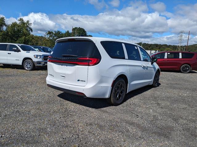 new 2023 Chrysler Pacifica Hybrid car