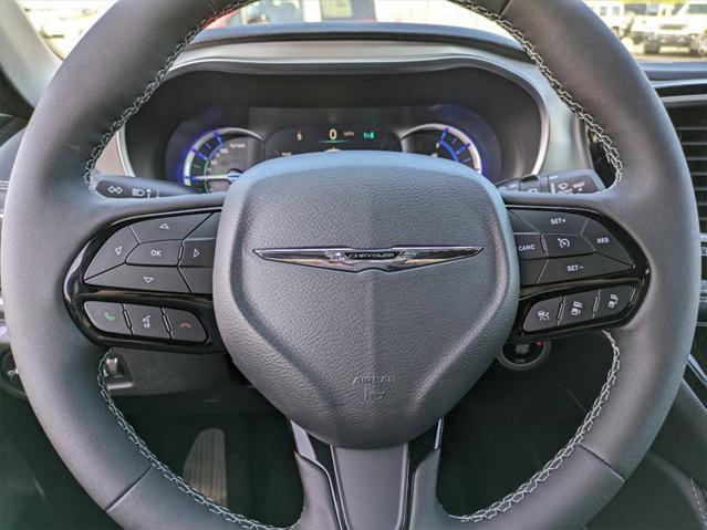 new 2023 Chrysler Pacifica Hybrid car