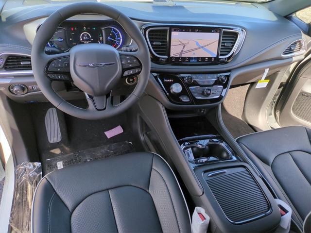 new 2023 Chrysler Pacifica Hybrid car