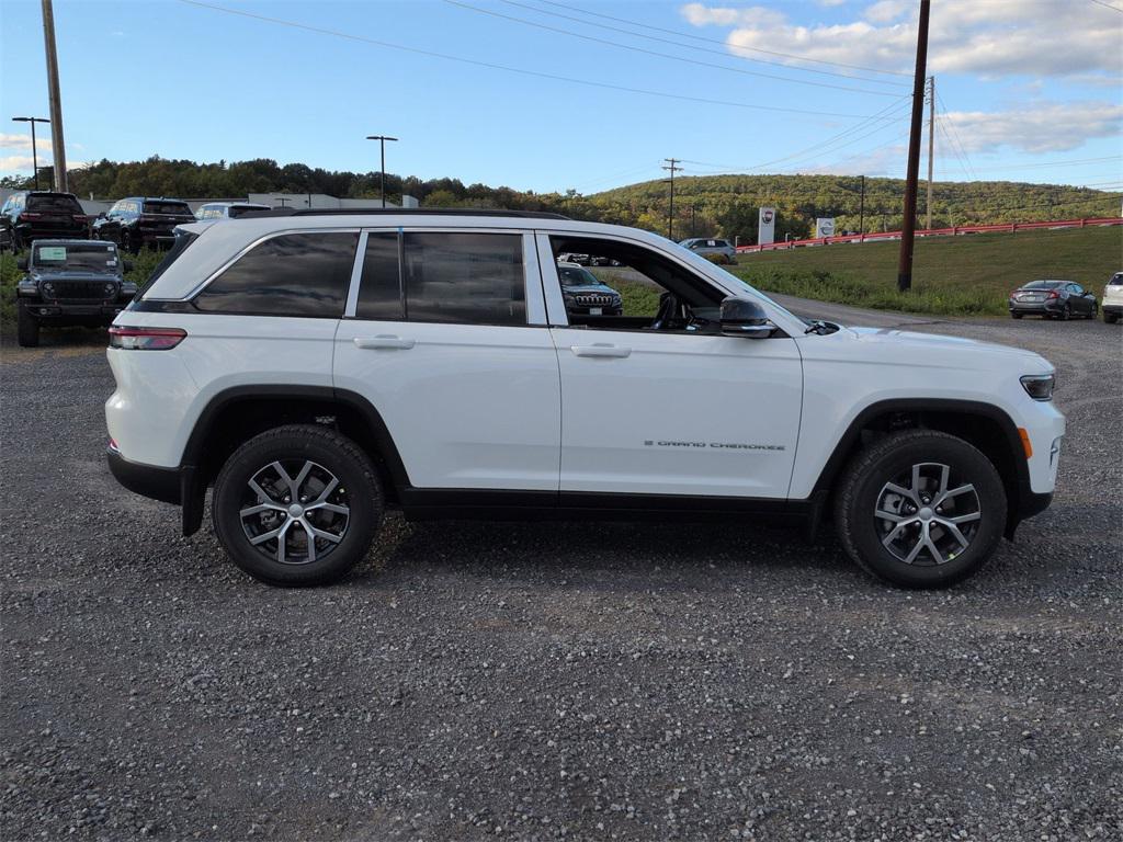 new 2025 Jeep Grand Cherokee car, priced at $49,840