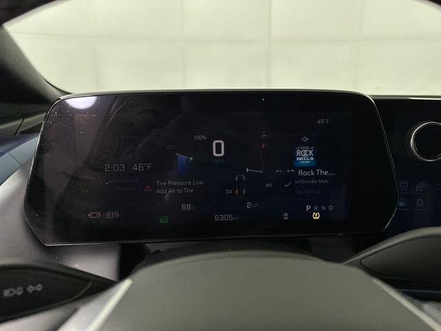 used 2025 Chevrolet Equinox EV car, priced at $22,990