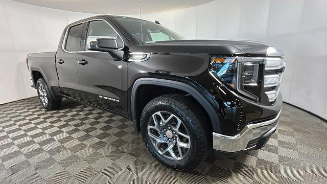new 2026 GMC Sierra 1500 car, priced at $43,683