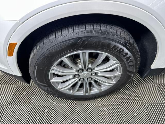 2019 Crystal White Tricoat Cadillac XT5