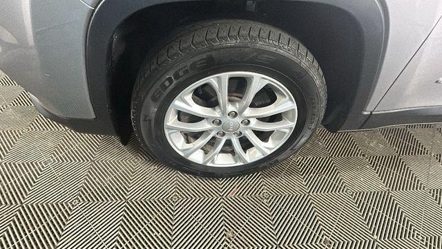 used 2020 Jeep Cherokee car, priced at $12,898