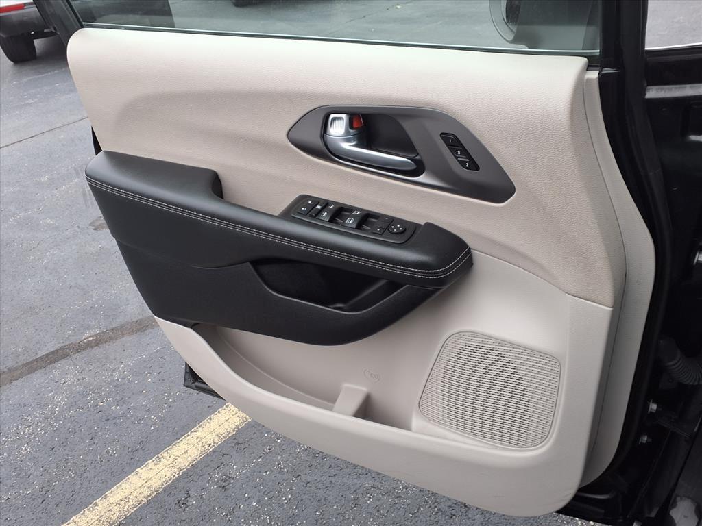 used 2023 Chrysler Pacifica car, priced at $23,939