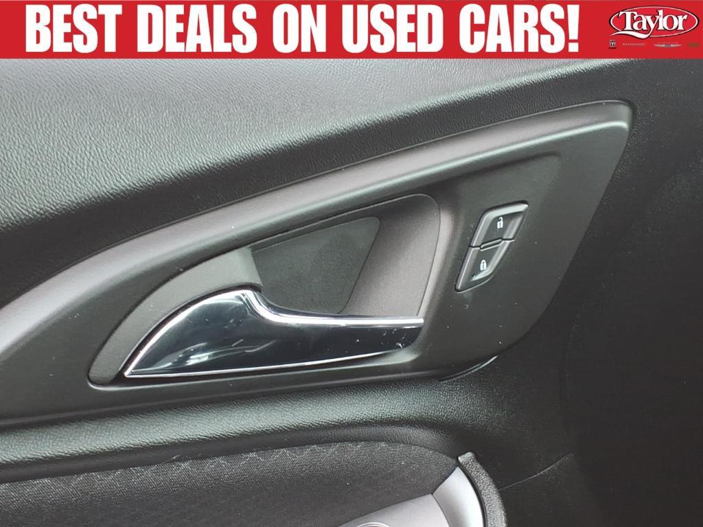 used 2024 Chevrolet Malibu car, priced at $23,076